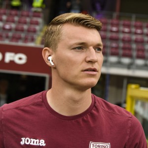 九游娱乐app-罗马诺：和都灵解约后，26岁中卫舒尔斯今夏将寻找新东家